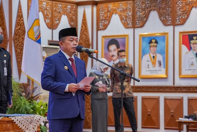 Gubernur Al Haris saat Tegaskan Pejabat Harus Tingkatkan Kinerja Perangkat Daerah (foto: Agus Supriyanto)