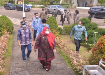 Bupati Masnah Busro Kunjungi SMA Titian Teras (foto: Ist)