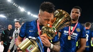 Inter Milan juara Coppa Italia 2021/2022. (Foto: REUTERS/ALBERTO LINGRIA)