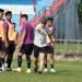 Shin Tae-yong memimpin latihan Timnas Indonesia U-23. (Foto: dok. PSSI)