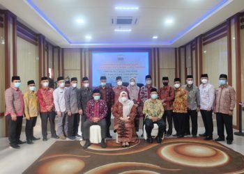 Bupati Masnah bersama 11 pejabat Eselon II pemerintahan Kabupaten Muaro Jambi (foto: ist)