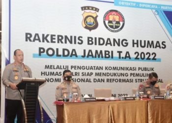 Kapolda Jambi, Irjen Pol. A. Rachmad Wibowo saat membuka Rakernis Bidang Humas Polda Jambi TA 2022 (foto: ist)