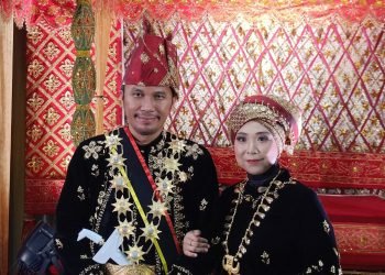 Ketua DPRD Provinsi Jambi, Edi Purwanto Dapat Gelar Adat Dari Lembaga Adat Melayu Jambi Beserta Istri