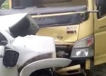 Kondisi kendaraan yang mengalami kecelakaan di jalan Desa Danau Lamo (foto: Ardi)