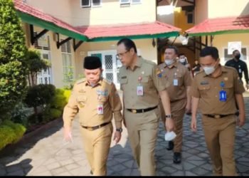 Gubernur Jambi Al Haris turun pantau PPDB SMA SMK/ foto: Riky Cuek
