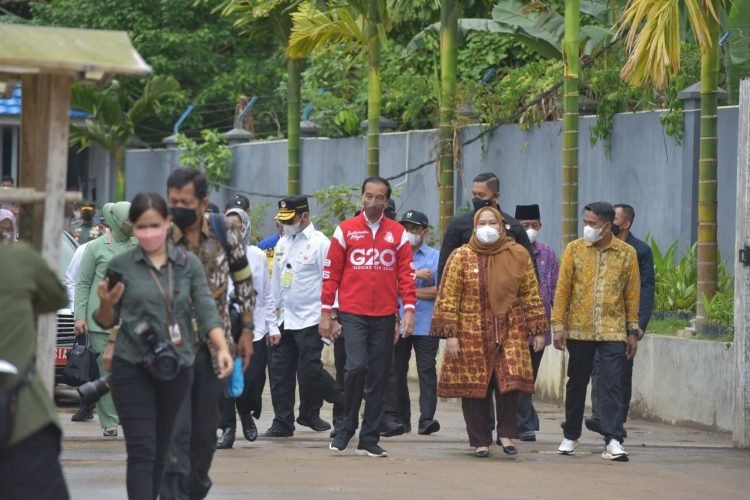 Momen Bupati Masnah Busyro dan Al Haris Dampingi Presiden RI Joko Widodo (foto: ist)