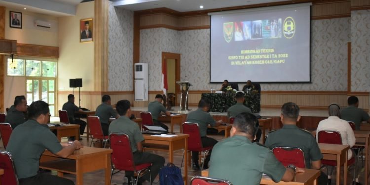 Pelaksanaan Bimtek Sisfo TNI AD Semester 1 Tahun 2022 (foto: Dok Penrem 042/ Gapu)