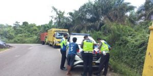 Ditlantas dan Satlantas Polres Jajaran saat menindak dan menilang 245 truk angkutan Batu bara (foto: Ist)