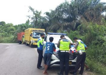 Ditlantas dan Satlantas Polres Jajaran saat menindak dan menilang 245 truk angkutan Batu bara (foto: Ist)