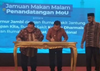 Gubernur Al haris saat tandatangani MoU dengan Tiga Rumah Sakit (foto;Hn)