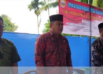 Sekda Muaro Jambi saat menghadiri pemilihan PAW kades Solok (foto: ist)