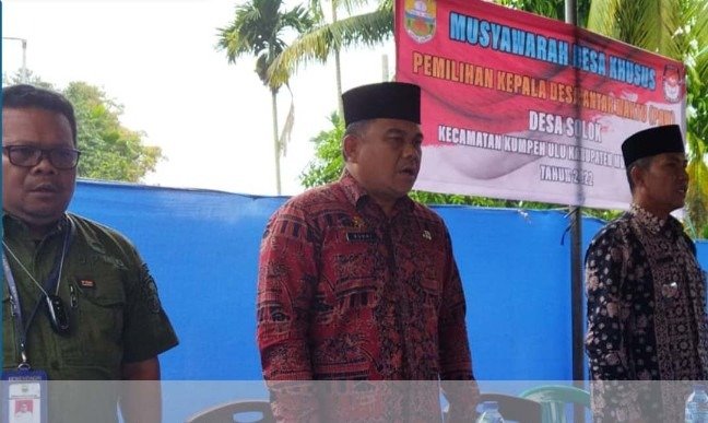 Sekda Muaro Jambi saat menghadiri pemilihan PAW kades Solok (foto: ist)