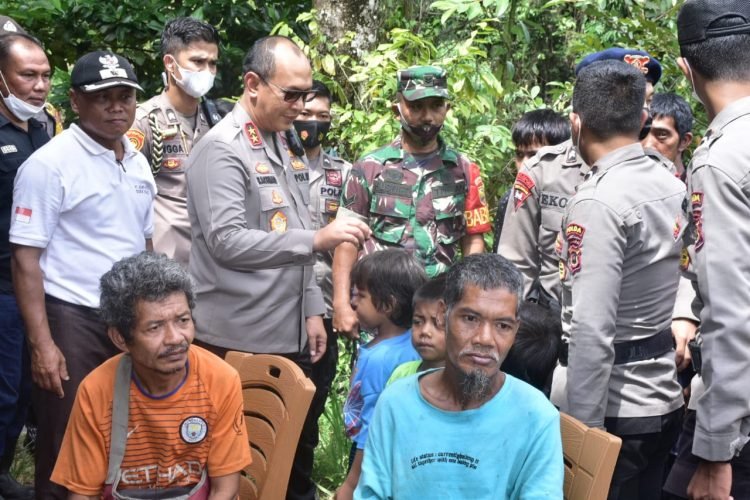 Kapolda Jambi, Irjen Pol. A. Rachmad Wibowo saat Dampingi Bupati Sarolangun di Bukit Suban (foto: ist)