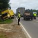 Kecelakaan tunggal truk muatan batu bara di mestong (foto: ist)