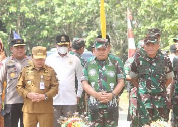 Gubernur Al Haris,S.Sos.,M.H dampingi Kasad Jenderal TNI Dudung Abdurachman,S.E.,M.M., Kunker ke Jambi (foto:Ist)