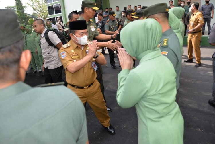 Al Haris saat dampingi Kasad Dudunhg resmikann Markas Komando Resor Militer (Makorem) 042/Garuda Putih (foto: Ist)
