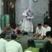 M Ridho saat mendampingi Masnah Busro safari ramadhan di masjid Nurul Sa,Adah Kecamatan Jaluko (foto: ist)