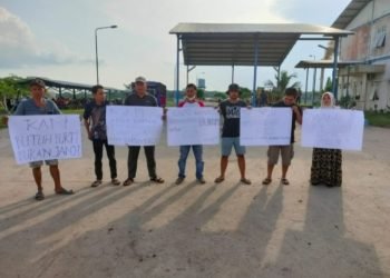 Aksi damai yang dilakukan enam Suplayer PT PAL manajemen lama (foto: ist)