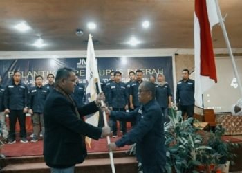 Penyerahan bendera Pataka Kepada Pengda JMSI Provinsi Jambi (foto: ist)