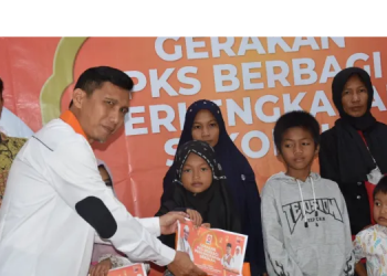 Penyerahan Perlengkapan Anak Sekolah bagi Keluarga Prasejahtera (foto:Ist)