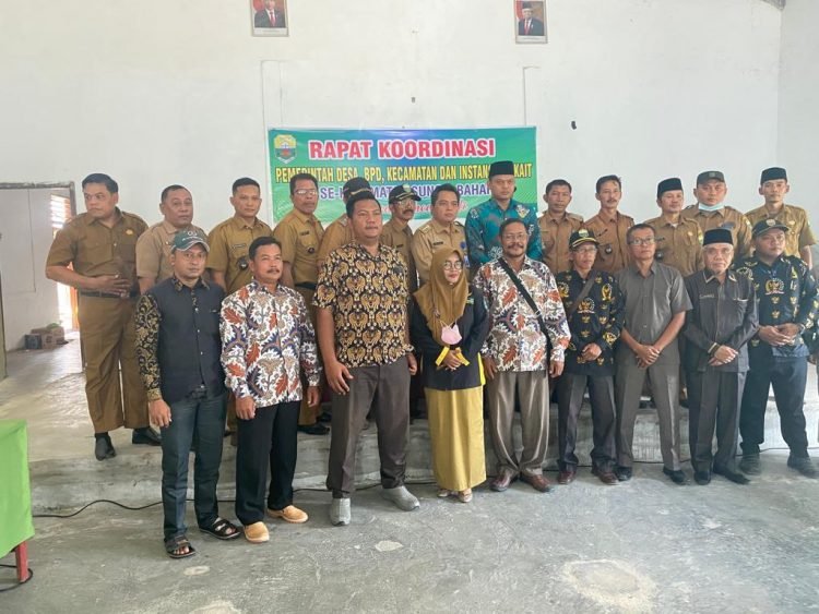 Ketua DPRD Muaro Jambi Yuli Setia Bakti langsung duduk bersama masyarakat bahar dan melakukan pertemuan dengan Forum Kades dan BPD Se-kecamatan Bahar Grup (foto: ist)