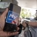 MyPertamina sempat eror lantaran antusiasme warga mendaftar agar tetap bisa beli Pertalite. (Foto: ANTARA FOTO/MUHAMMAD ADIMAJA)