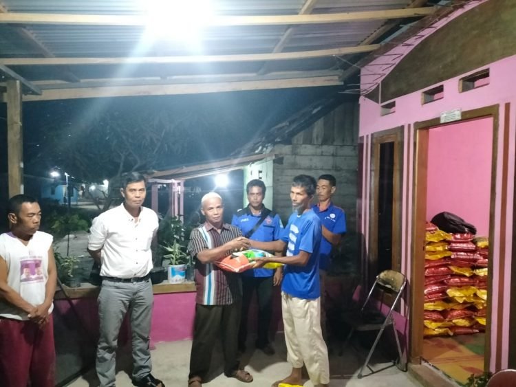 50 KK penerima bantuan dari PT PAL Sidomukti (foto: ist)