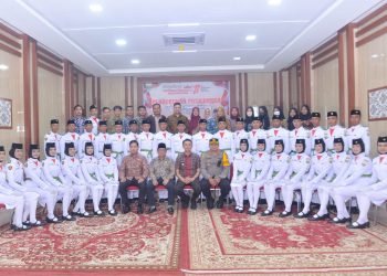 PJ Bupati Muaro Jambi Bachyuni Dleiansyah saat foto bersama Anggota Paskibraka Tahun 2022 (foto: istimewa)