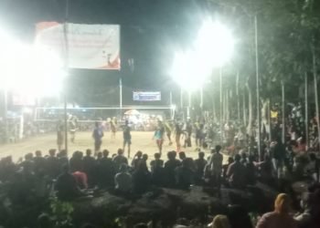 Ribuan Penonton Padati Puncak Tournamen Voli Semi Open PT PAL (foto: deni)