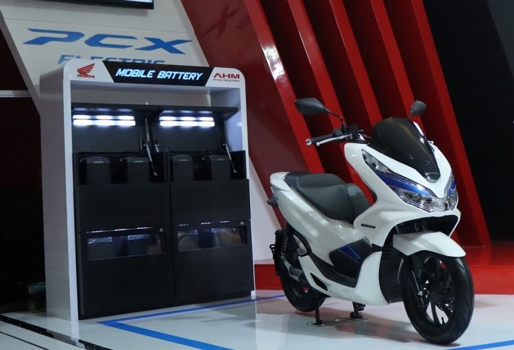 PCXElectric 1 & 2 : Komitmen besar AHM dalam elektrifikasi sepeda motor telah dibuktikan sejak tahun 2019 dengan memproduksi Honda PCX Electric di pabrik AHM di Sunter, Jakarta Utara.