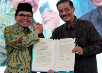 Direktur Utama Bank Jambi Yunsak El Halcon, SH,M.Si dan Rektor UIN Sutha Jambi Prof. Dr. H. Su’aidi, Asyari,MA.,Ph.D. (Dok Istimewa)