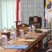 Al Haris saat mengikuti Zoom Meeting Bersama KPK RI dan Menteri Dalam Negeri RI (Foto: Agus Supriyanto)