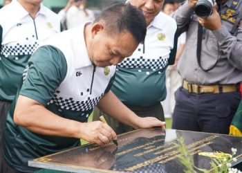Kasad Jenderal TNI Dr. Dudung Abdurachman saat meresmikan Pussenarhanud Sport Center Cimahi (PSCC) - Dok istmewa