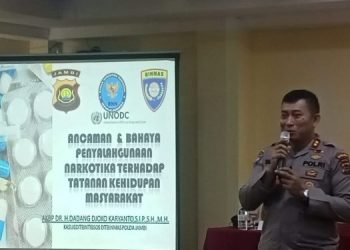 AKBP Dadang Djoko Karyanto, Kasubditbintinsos Ditbinmas Polda Jambi saat memberikan materi workshop P4GN (dok istimewa)