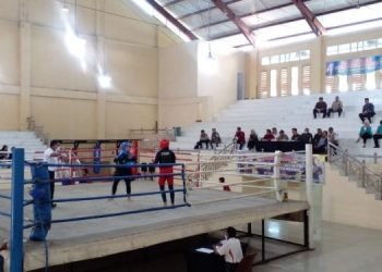 Dua atlet Kickboxing Kota Jambi yang sedang bertarung (dok istimewa)