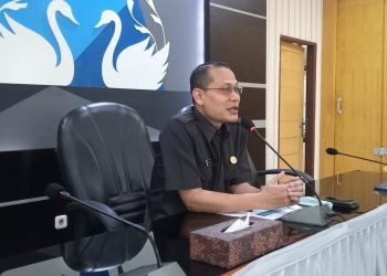 Agus Sudibyo Kepala BPS Provinsi Jambi saat memaparkan Regsosek 2022 di aula gedung BPS telanai (foto: Deni)