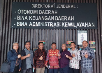 Ketua Pansus II DPRD Provinsi Jambi Akmaludin (Tengah) bersama Anggota Saat di Kementerian Dalam Negeri (Kemendagri) RI, Selasa (4/10/2022). Istimewa