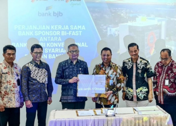 Penandatanganan Perjanjian Kerja Sama antara BPD Jambi dengan BJB terkait penerapan BI-Fast / ANTARA/HO-Bank Jambi (Istimewa)