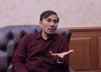 Ketua DPRD Provinsi Jambi, Edi Purwanto saat diwawancarai ruang kerjanya (Dok istimewa)
