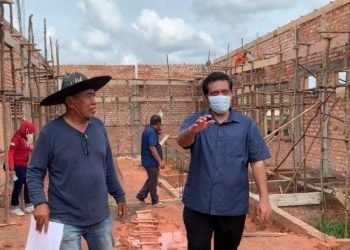 Kemas Al Farabi saat melakukan Sidak Pembangunan SMA 12 (Dok Istimewa)