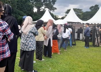Suasana antrian di stand tiket konser Dewa 19 di Jambi. (Dok.Istimewa)