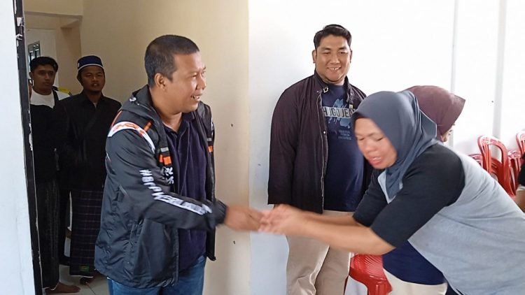 Romi Hariyanto saat akan melepas kebarangkatan kafilah asal kabupaten Tanjung Jabung Timur pada MTQ tingkat Provinsi Jambi ke-51 di Kota Sungaipenuh (Dok istimewa)