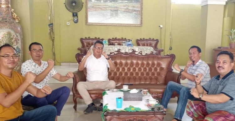 Beberapa tokoh di Jambi yang akan membentuk Asosiasi Penambang Rakyat Indonesia Provinsi Jambi. (Dok istimewa)