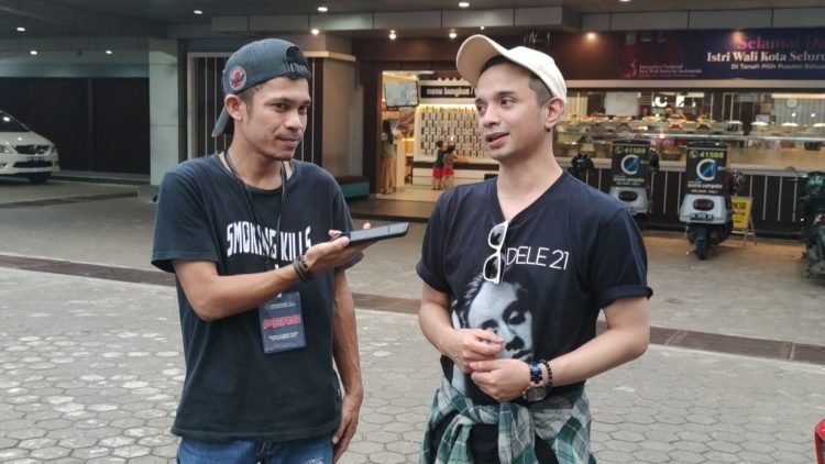 Oncy Ungu saat diwawancarai (dok otoy) 