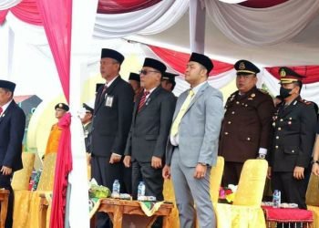 Sekda saat menghadiri Upacara Peringatan HUT TNI ke-77 Tahun 2022 (Dok Istimewa)