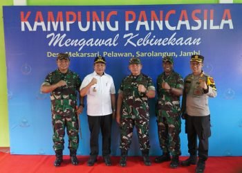 Pangdam II/Sriwijaya Mayjen TNI Hilman Hadi saat mengunjungi Kampung Pancasila di Sarolangun (Dok Penrem 042/Gapu)