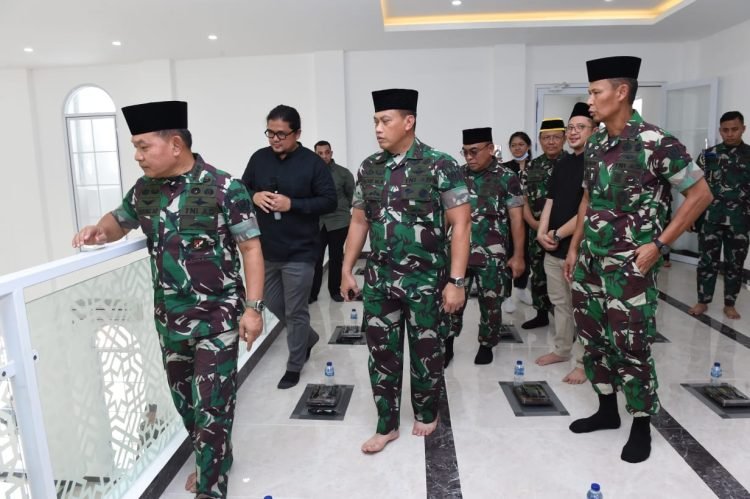 Kasad Jenderal TNI Dr. Dudung Abdurachman saat meresmikan dua bangunan di lingkungan TNI AD (Dok Istimewa)