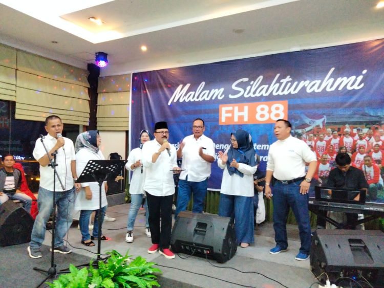 Momen foto kebersamaan pada acara reunian Fakultas Hukum UNJA angkatan 88 (Dok Istimewa)