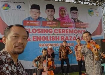 Komunitas Pare String Ensemble saat mengisi event Closing Ceremony & English Bazaar. (Foto Dhea Salsabila)