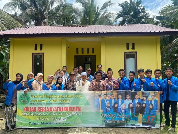 Foto bersama Abd Jalil, M. M serta rombongan dan mahasiswa (Dok Latif)